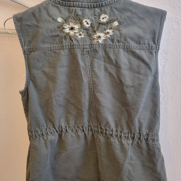 Green floral sleeveless utility vest by Ashley by 26 International, 100% cotton - Picture 3 of 4